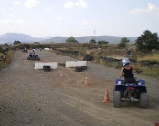  Anima tus salidas con amigos en cuatrimoto 